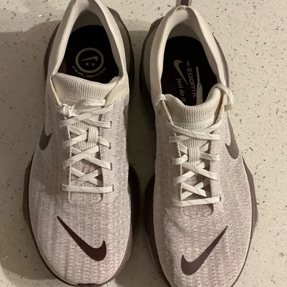 Nike ZoomX Cream and Maroon Running Shoes - Picture 1 of 7